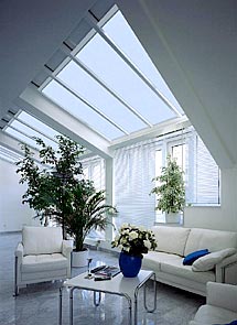 Exakt eingepasste Dachfensterrollos